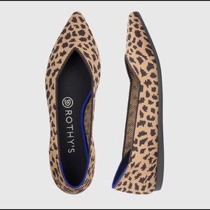 NWT Size 7.5 leopard point rothys